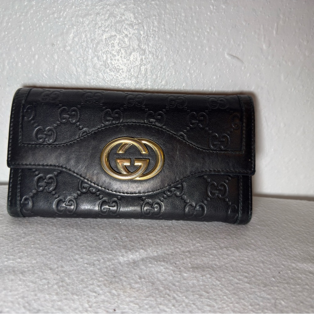 Gucci Black Sukey Leather Wallet with Gold Logo